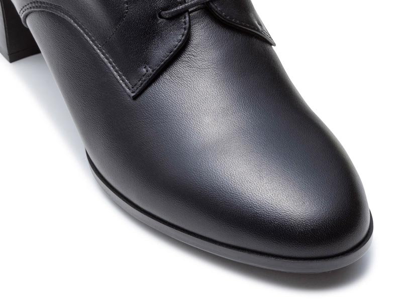 レースアップブーツ