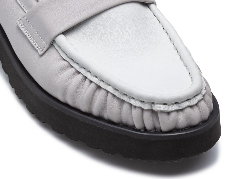 ギャザーローファー