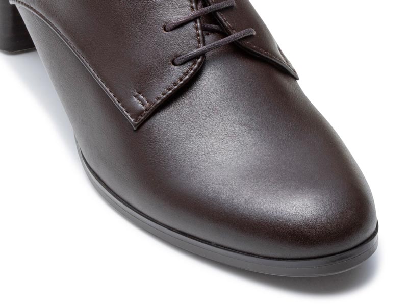 レースアップシューズ