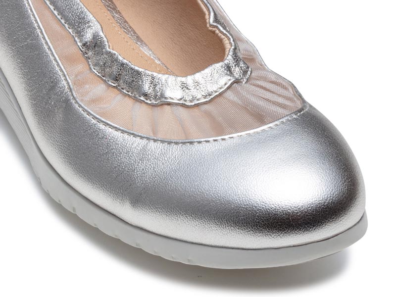 チュールパンプス