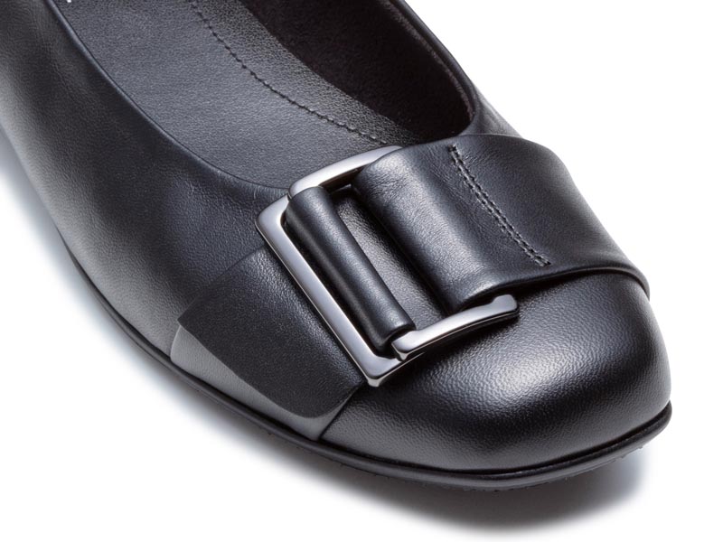 晴雨兼用フラットシューズ