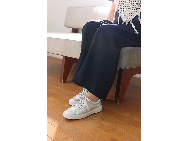 レースアップスニーカー