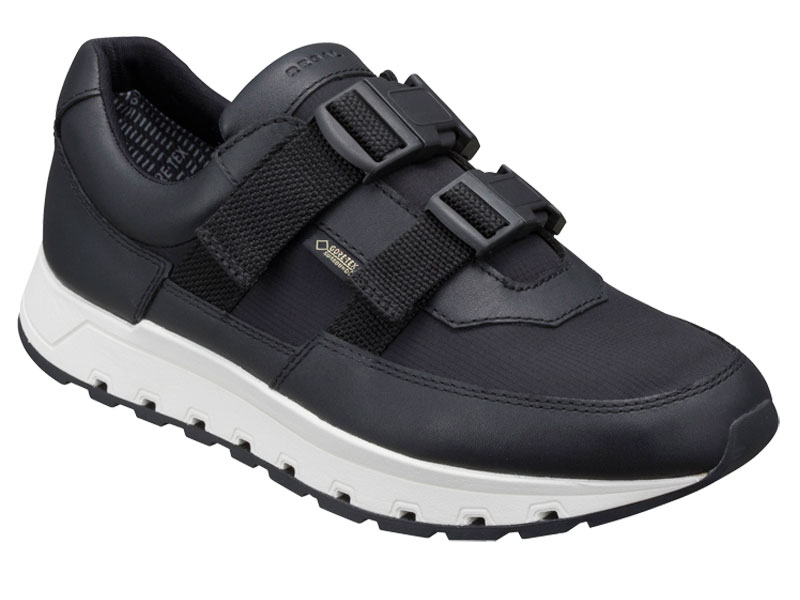 スニーカー(サイドリバースバックル)「GORE-TEX SURROUND(R) フットウェア」