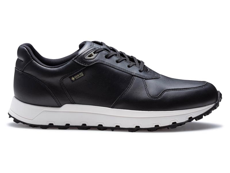 スニーカー GORE-TEX SURROUND