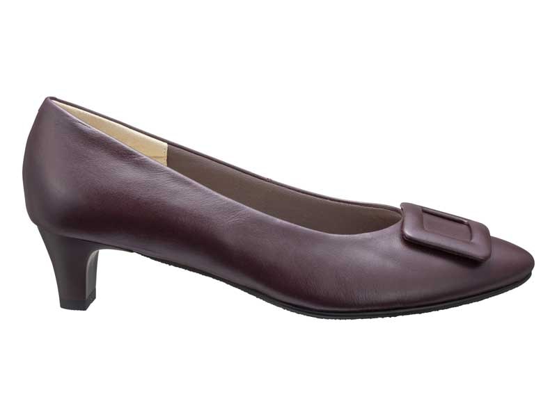 A64YAH 【オンライン・フェア開催店舗先行販売】バックル付きパンプス ボルドー
