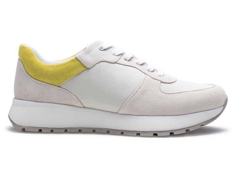 レースアップスニーカー