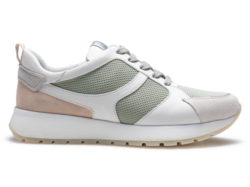 メッシュスニーカー