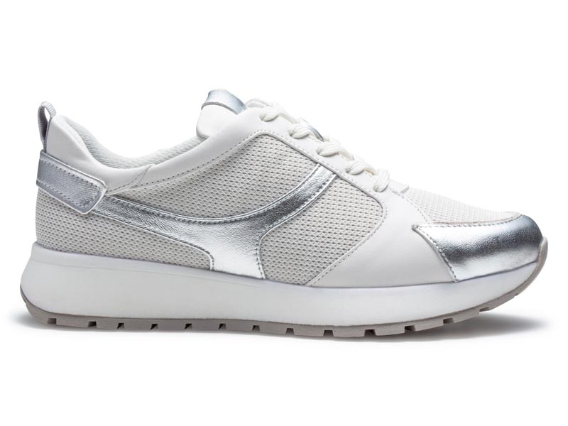 メッシュスニーカー