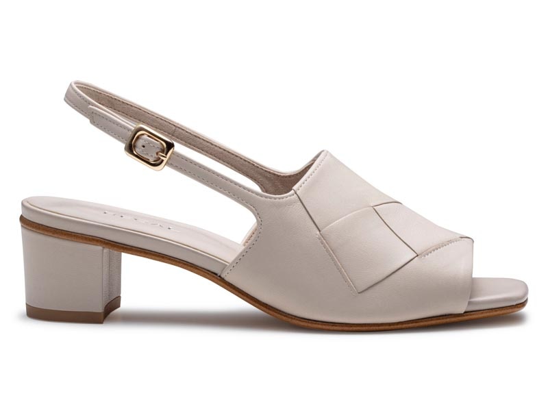 メッシュサンダル