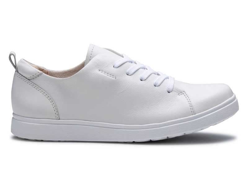 レースアップスニーカー