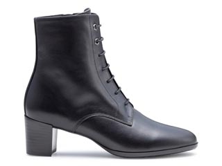 レースアップブーツ