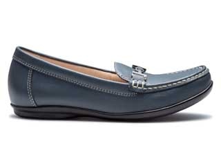 ビット付きフラットシューズ